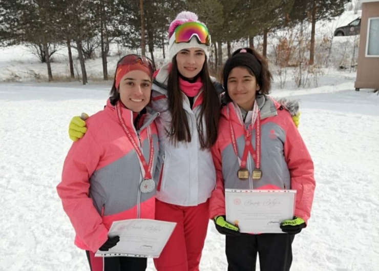 Sivaslı Kayakçılar Türkiye 3.’sü Oldu