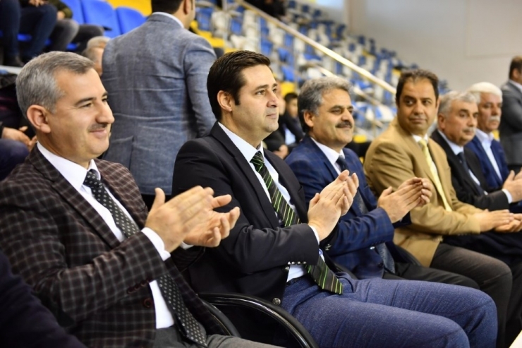 Liseler Arası Voleybol Turnuvası Büyük Çekişme