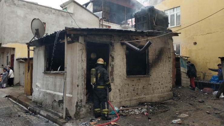 Eşine Kızıp Evini Yaktı