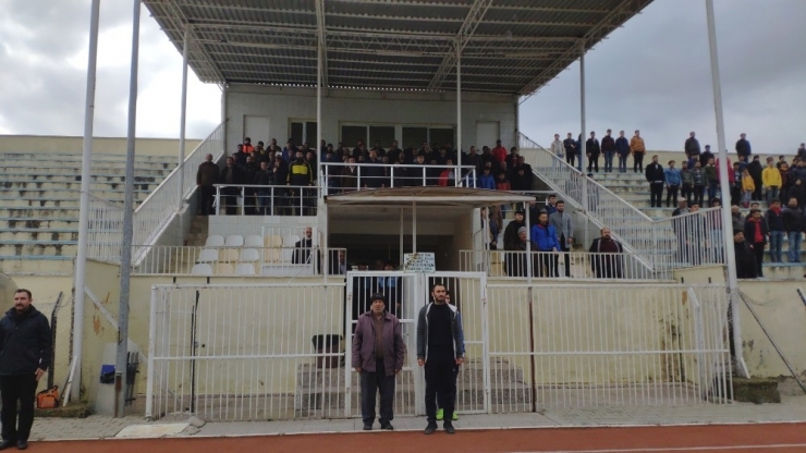 Kanserden Ölen Taraftar İçin Saygı Duruşu