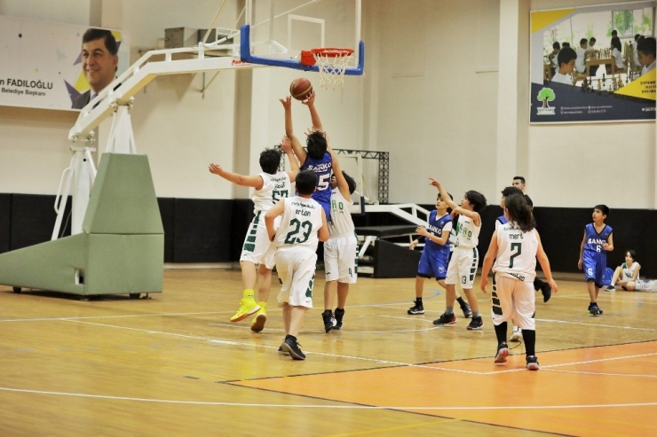 Gazi Kupası Şampiyonların Ellerinde