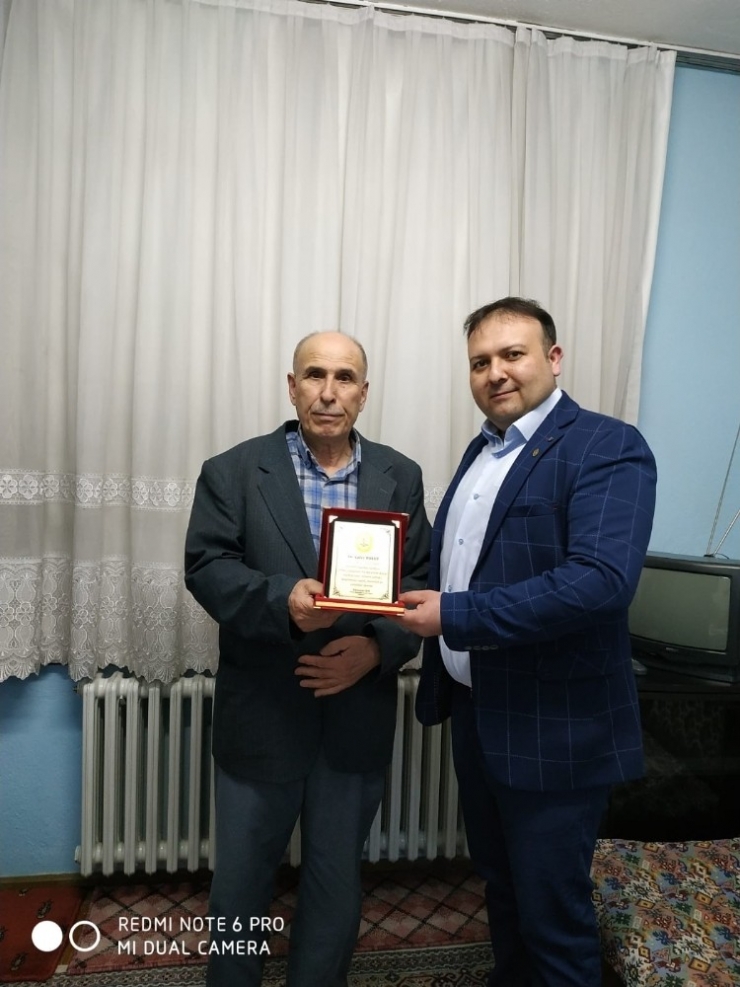 Esnaf Odası’ndan 50 Yıllık Emeğe Şükran Plaketi