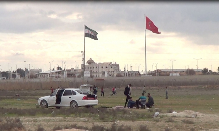 Güvenli Hale Gelen Sınır Hattı Piknik Alanına Döndü