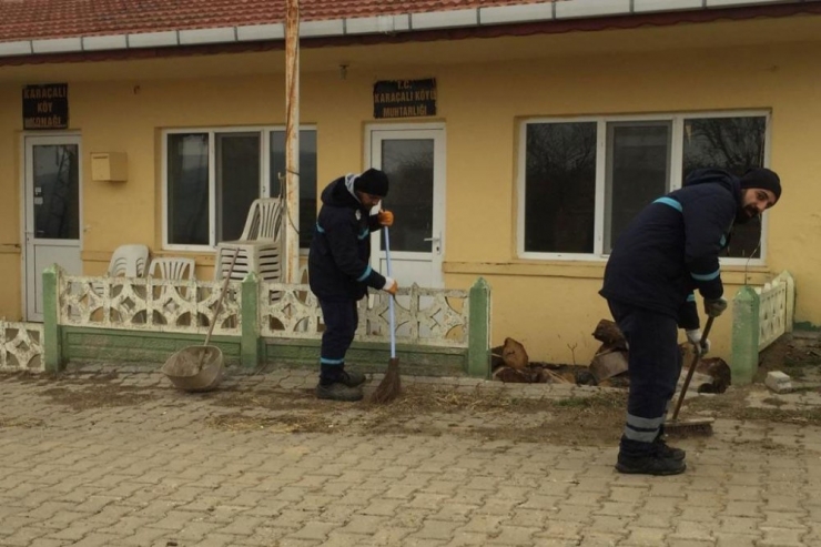 Temizlik Çalışmaları Kırsal Mahallelerde De Aralıksız Sürüyor