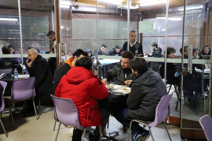 Turgutlu Belediyesi Öğrencilere Yemek Desteğini Sürdürüyor