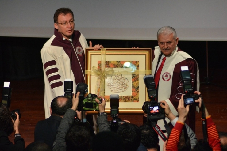 Binali Yıldırım’a Süleyman Demirel Üniversitesi’nden Fahri Doktora Payesi