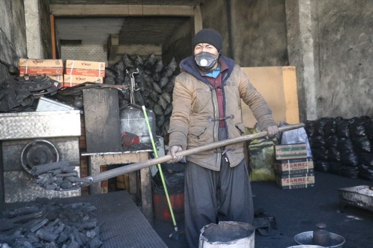 Bu Kömürü Kışın Alan Yok, Yazın Alan Çok