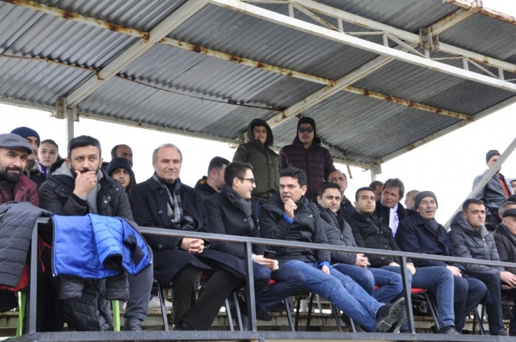 Arguvan Belediyespor Liderliğini Sürdürdü