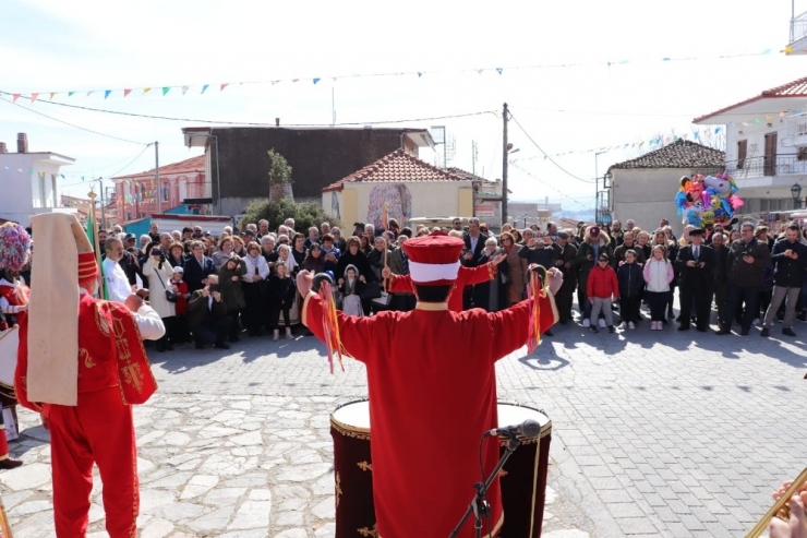 Yunanistan’da Ezan Sesleri Yükseldi