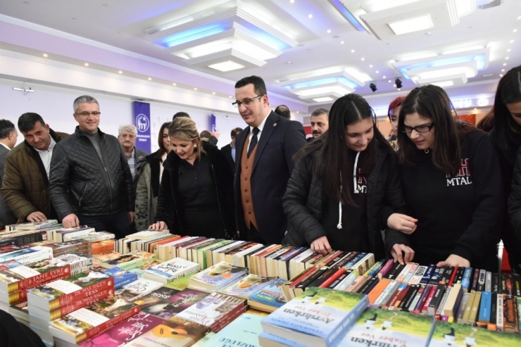 Mustafakemalpaşa’da Kitap Günlerine Yoğun İlgi