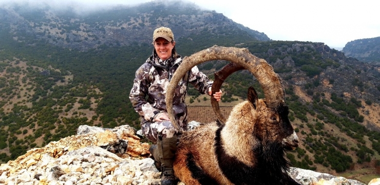 Abd’li Avcı Uzun Boynuzlu Dağ Keçisi Avladı