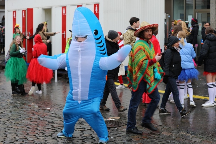 Almanya’daki Karnavalda Hanau Saldırısı Unutulmadı