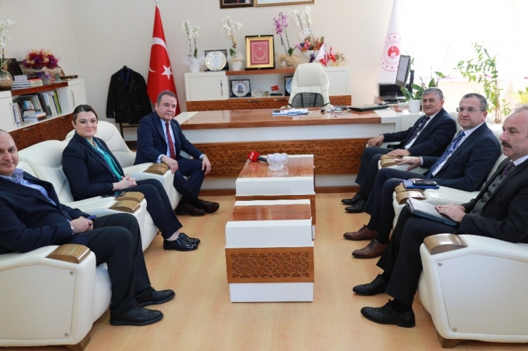 Başkan Böcek: “Antalya İçin El Ele Verip Birlikte Çalışacağız”