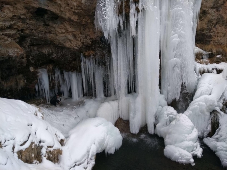 Sırakayalar Şelalesi Buz Tuttu