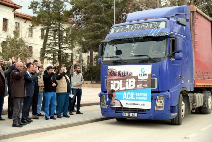 İdlib’e 25 Ton Un, 300 Adet Bot Ve Mont Gönderildi