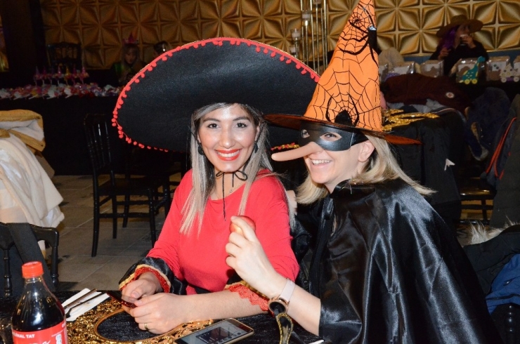 Anneler Ve Çocukları Kostüm Partisinde Buluştu