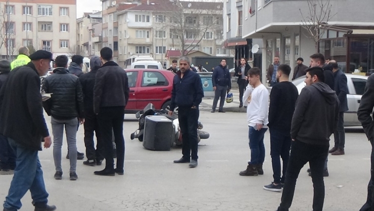 Kamyonetle Motosiklet Böyle Çarpıştı