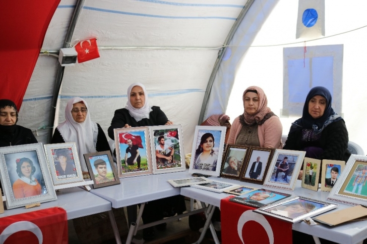 Hdp Önündeki Ailelerin Evlat Nöbeti 176’ncı Gününde