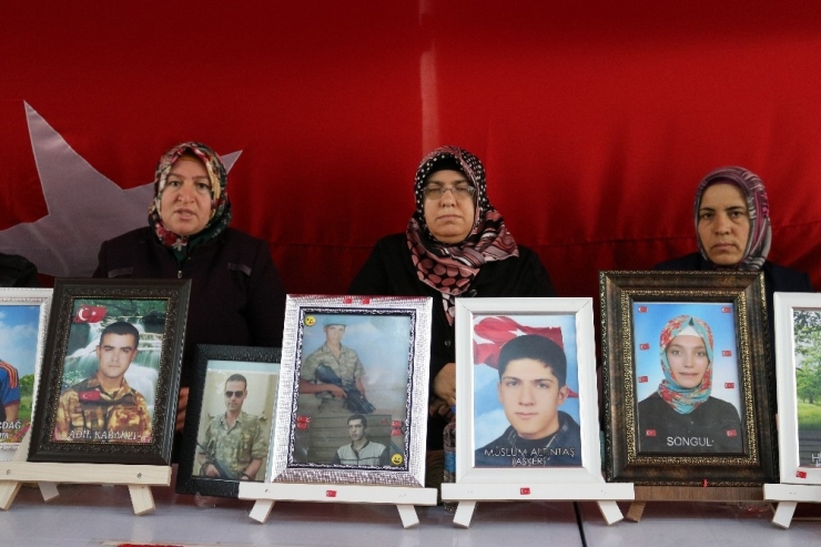 Çocuklar Teslim Oldukça Hdp Önündeki Ailelerin Umudu Artıyor