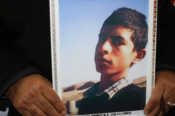 Hdp Önündeki Evlat Nöbetine Bir Aile Daha Katıldı