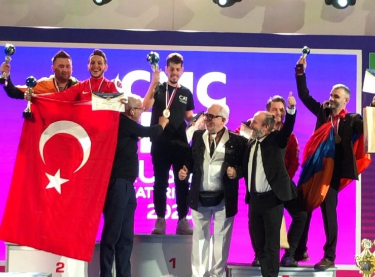 Türk Kuaförler Dünya Şampiyonu Oldu