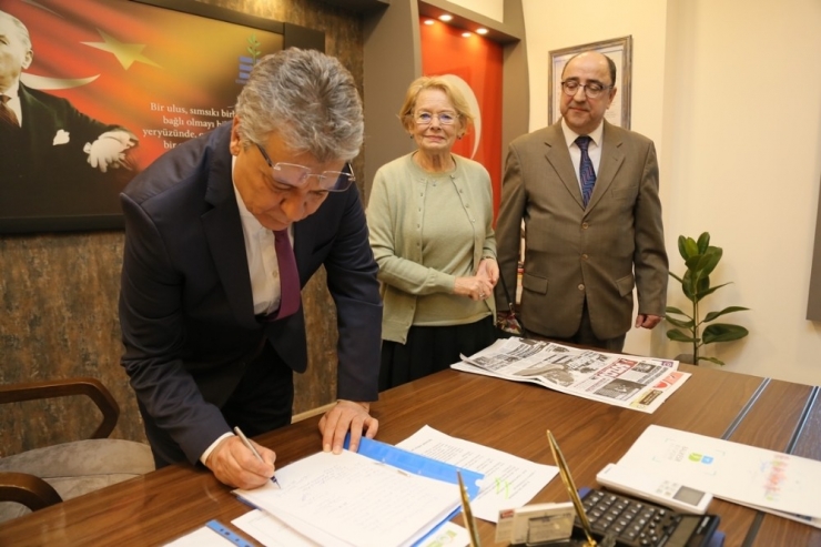 Değerli Eski Eşyaları Müzeye Bağışladı