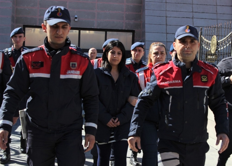 Nişanlısını ’Sürpriz’ Deyip Gözlerini Kapatarak Öldürmüş