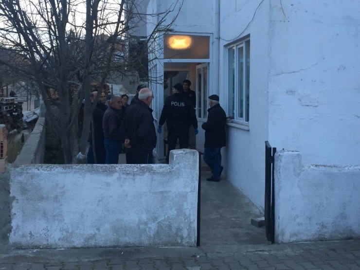 Evine Döndü, Eşinin Cansız Bedeniyle Karşılaştı