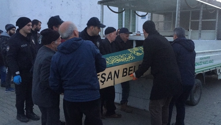 Evine Döndü, Eşinin Cansız Bedeniyle Karşılaştı