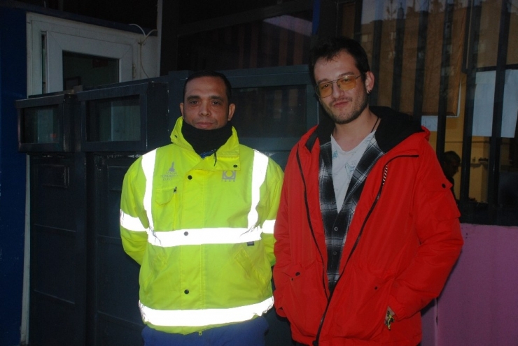 İzmir’de Belediye Personelinden Örnek Davranış: Bankamatikte Bulduğu Parayı Teslim Etti