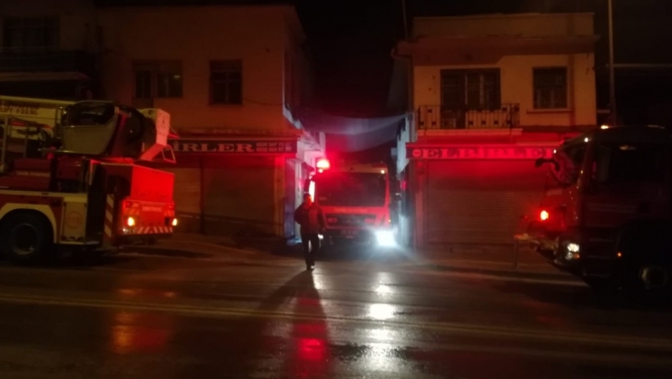 İzmir’de Korkutan Yangın