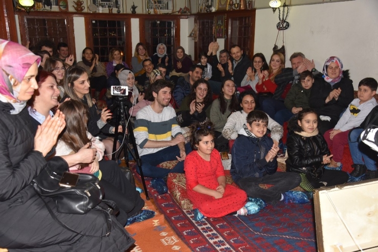 İzmit’te Çocuklar, ‘Naif Bey Ve Yaveri’yle Güldü