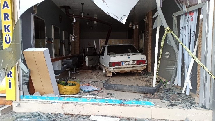 Otomobil Kuaföre Girdi