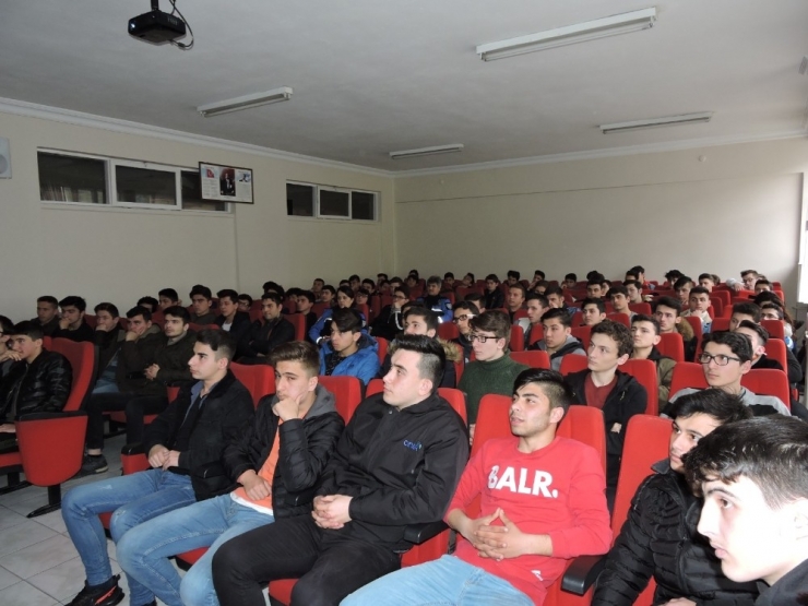 Öğretmenler Ve Öğrenciler Uyuşturucu Hakkında Bilgilendirildi