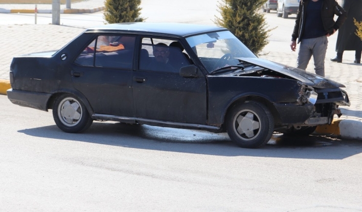 Diyabet Hastası Sürücü Kaza Şokuyla Yolcu Koltuğunda Oturup Bekledi