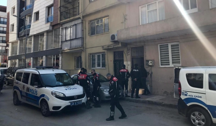 Polis, Cezaevi Firarisini Evinde Yakaladı