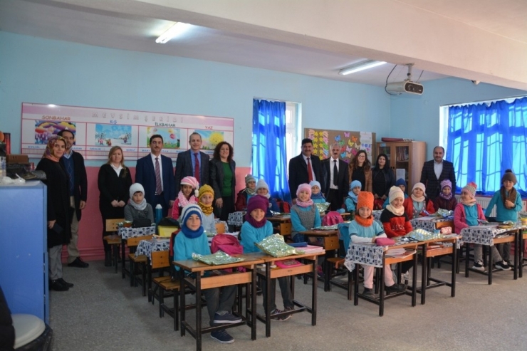 İlmek İlmek Sevgi Örüp Paylaştılar