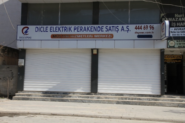 Mardin’de Hırsızlar Duvarı Delip Dedaş Binasına Girdi