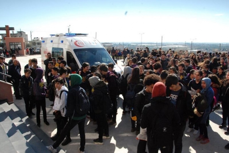 Silifke’de 17 Öğrenci Böcek İlacından Etkilenerek Hastaneye Kaldırıldı