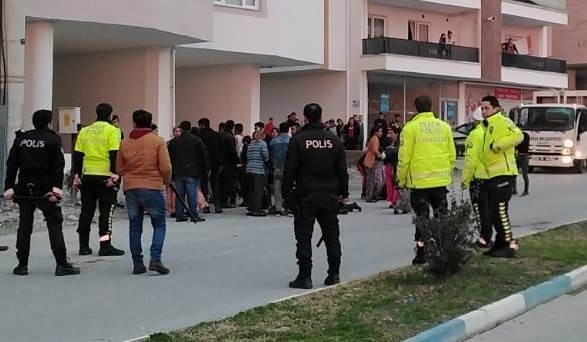 Zabıta İle Kavga Eden Gruba Cop Ve Biber Gazıyla Müdahale