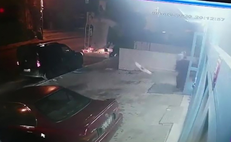 Sancaktepe’de Markette Bıçaklı Gaspçı Kamerada