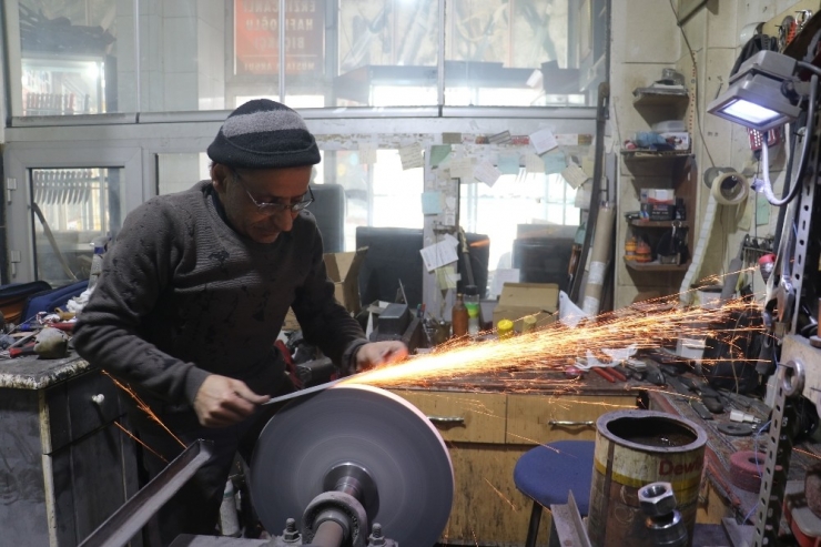 Bıçağın Da Çakmasını Yaptılar