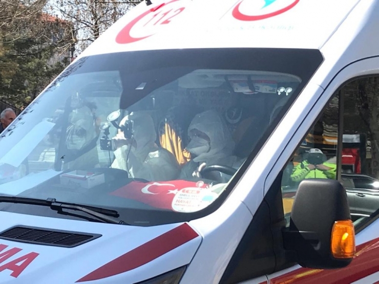 Tahran-istanbul Seferini Yapan Uçaktaki Yolcular Tedbir Amaçlı Hastaneye Götürüldü