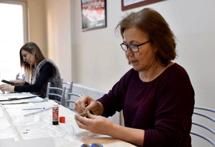 Takı Ve Süs Eşyaları Kadınlara Terapi Oluyor