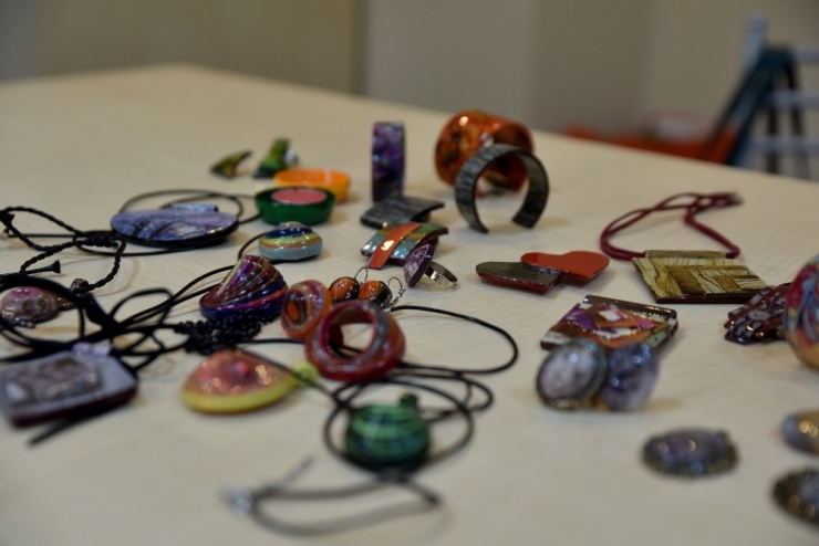 Takı Ve Süs Eşyaları Kadınlara Terapi Oluyor