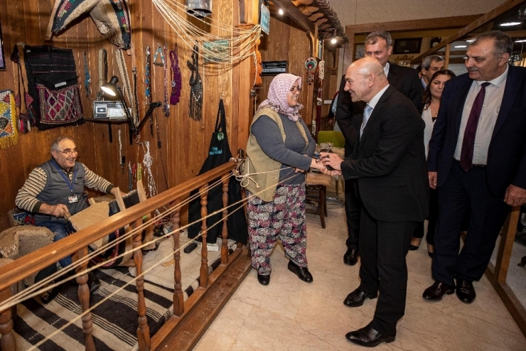 80 Bin Yazılı Ve Görsel Materyal Araştırmacıların Hizmetinde