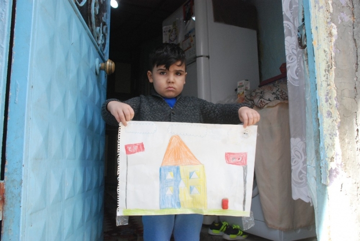 Minik Ahmet’in Ölümden Kurtardığı Ailesi Destek Bekliyor