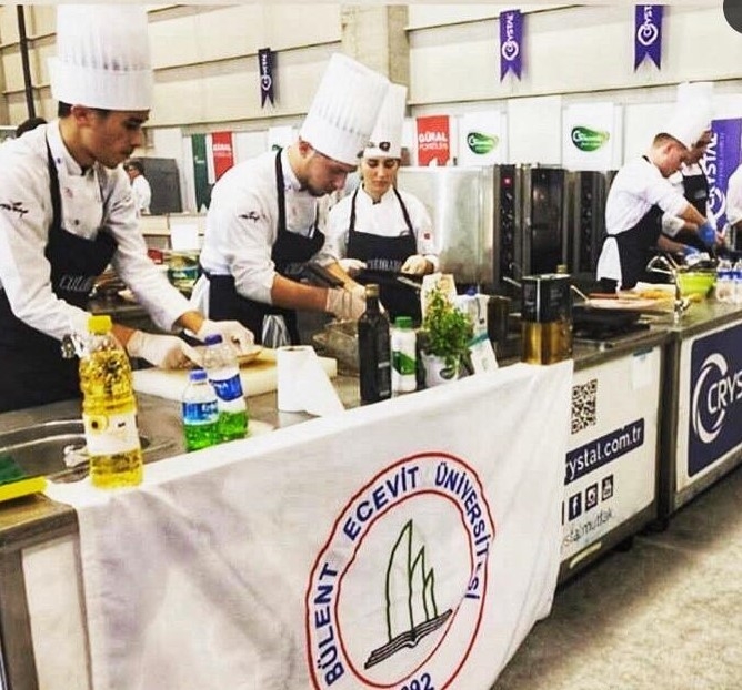 Aşçılık Programı Öğrencilerinden Gümüş Madalya