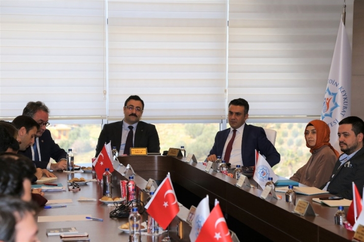 Rektör Kalan Genç Meslektaşlarını Dinledi