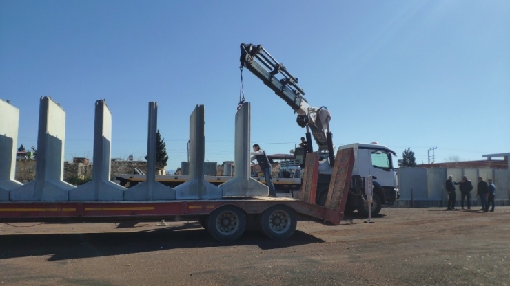 İdlib’e Beton Bariyer Sevkıyatı